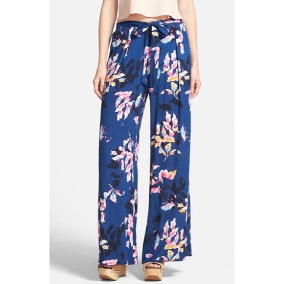 ASTR Floral Pants - Picture 1 of 4